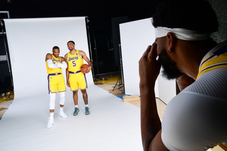 后卫突入肘 后卫突入肘